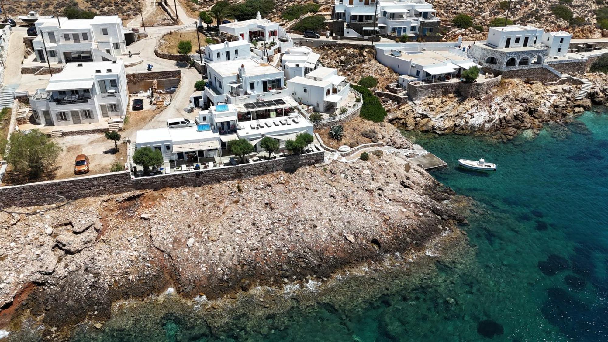 Aglaia Studios Kamares  Luaran gambar